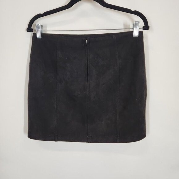 Wild Honey Faux Suede Seamed Mini‎ Skirt in Black - Size Large - Picture 4 of 6